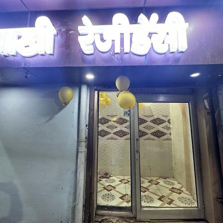 Pakhi Residency Hotel Vrindāvan Buitenkant foto