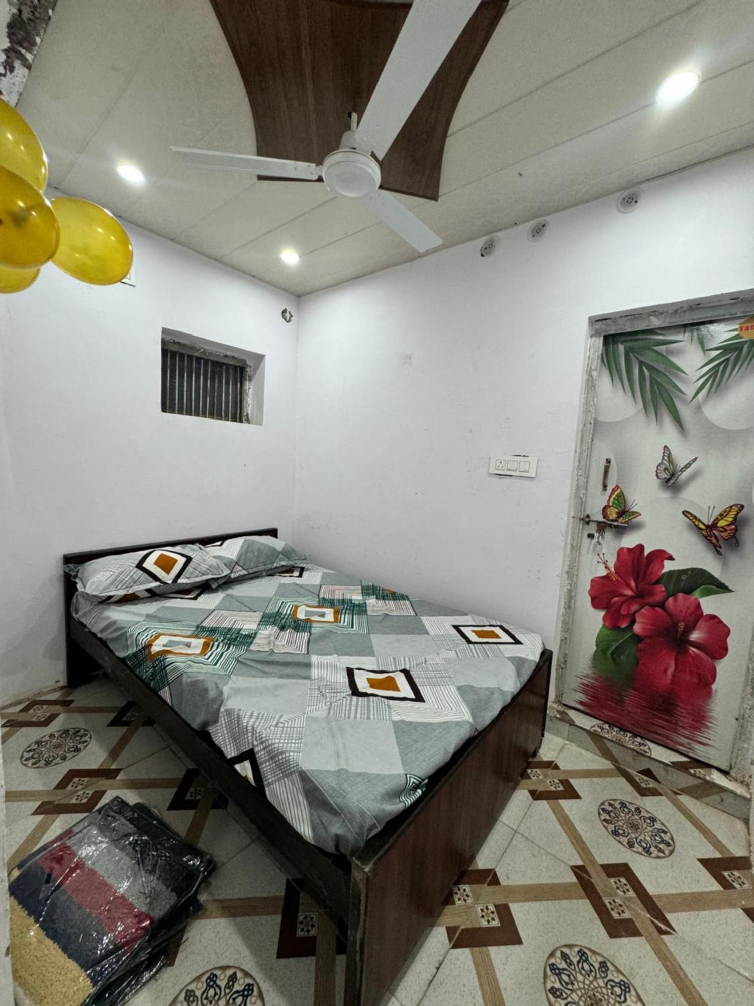 Pakhi Residency Hotel Vrindāvan Buitenkant foto