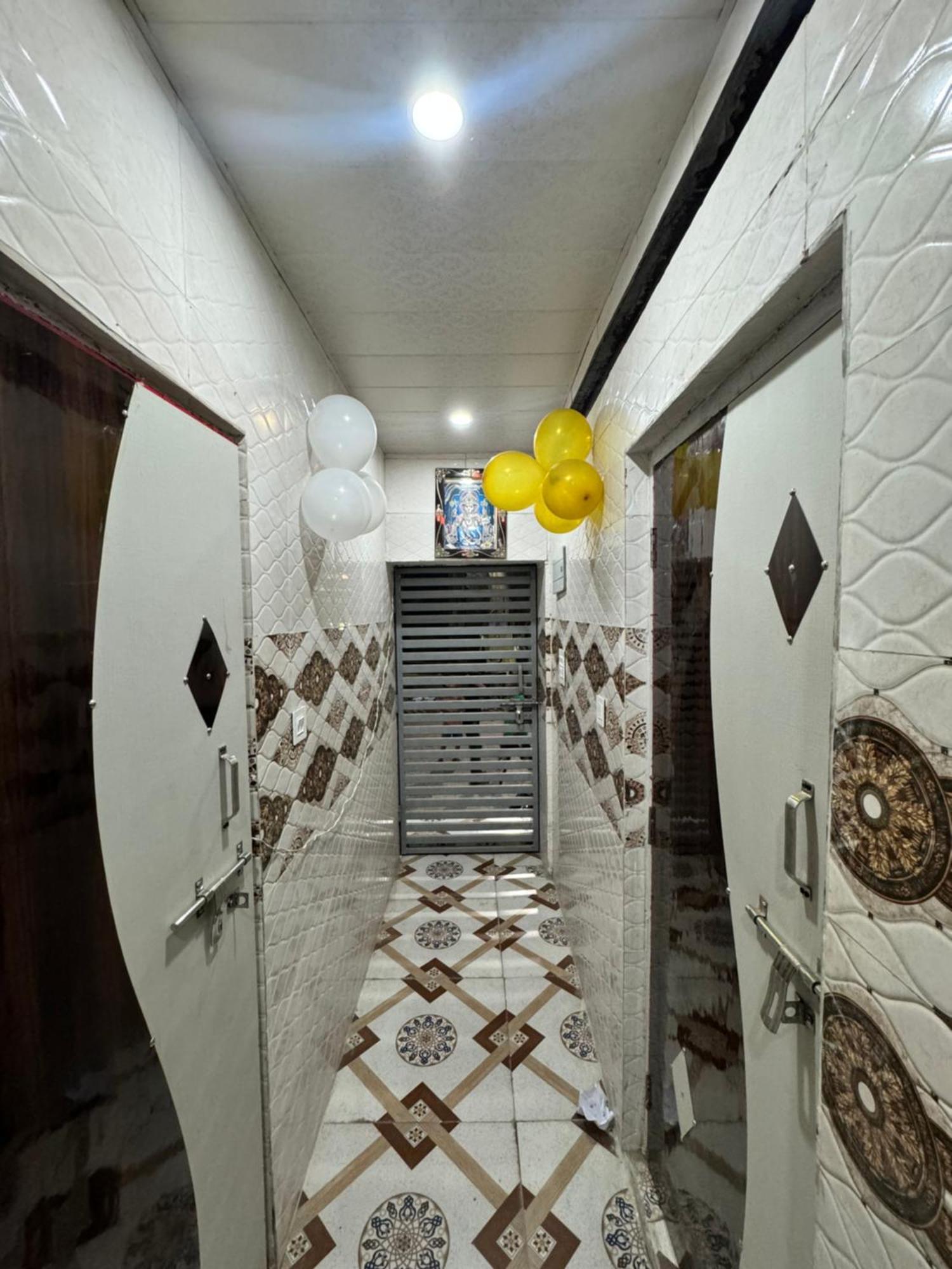 Pakhi Residency Hotel Vrindāvan Buitenkant foto