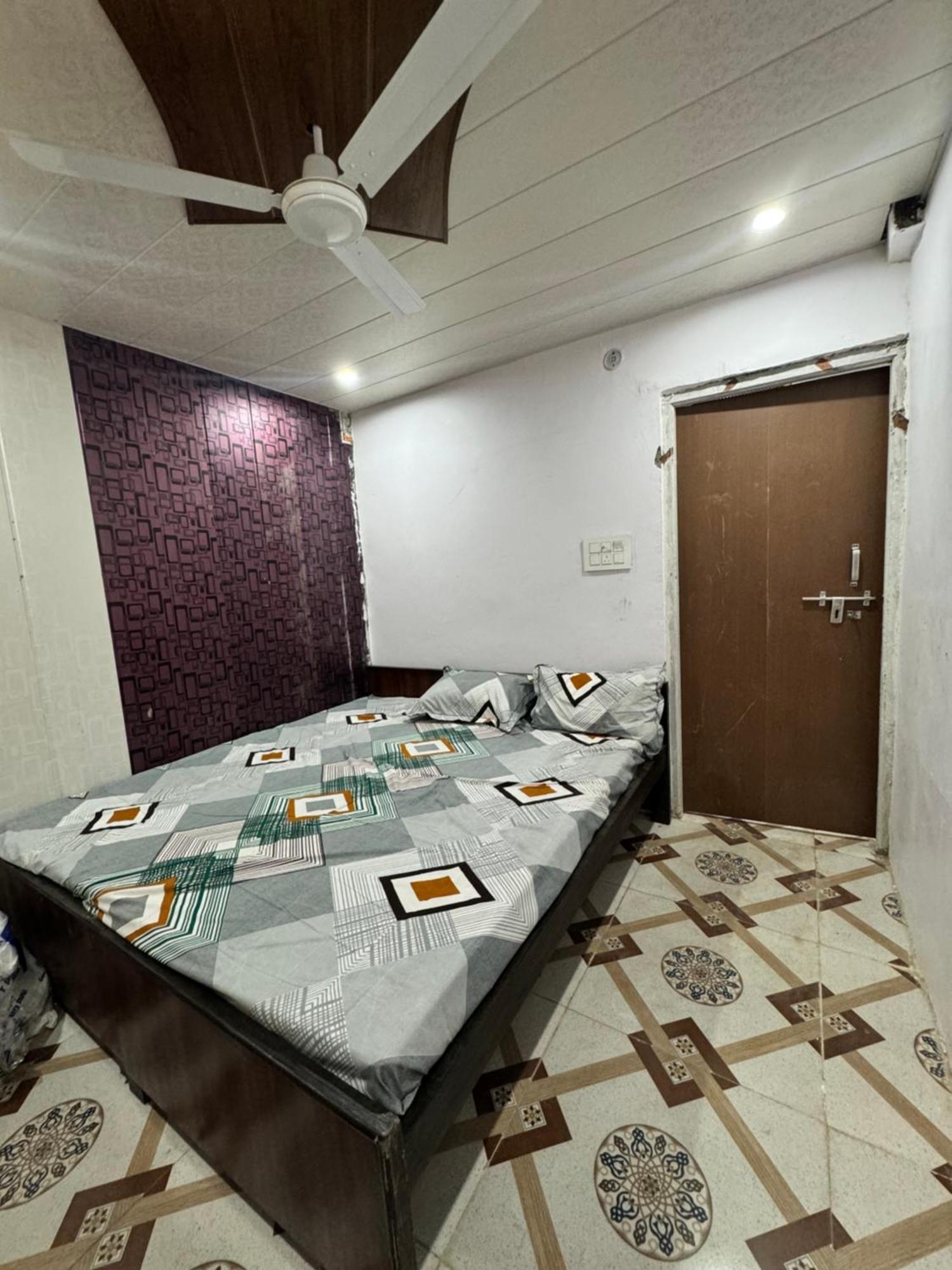 Pakhi Residency Hotel Vrindāvan Buitenkant foto