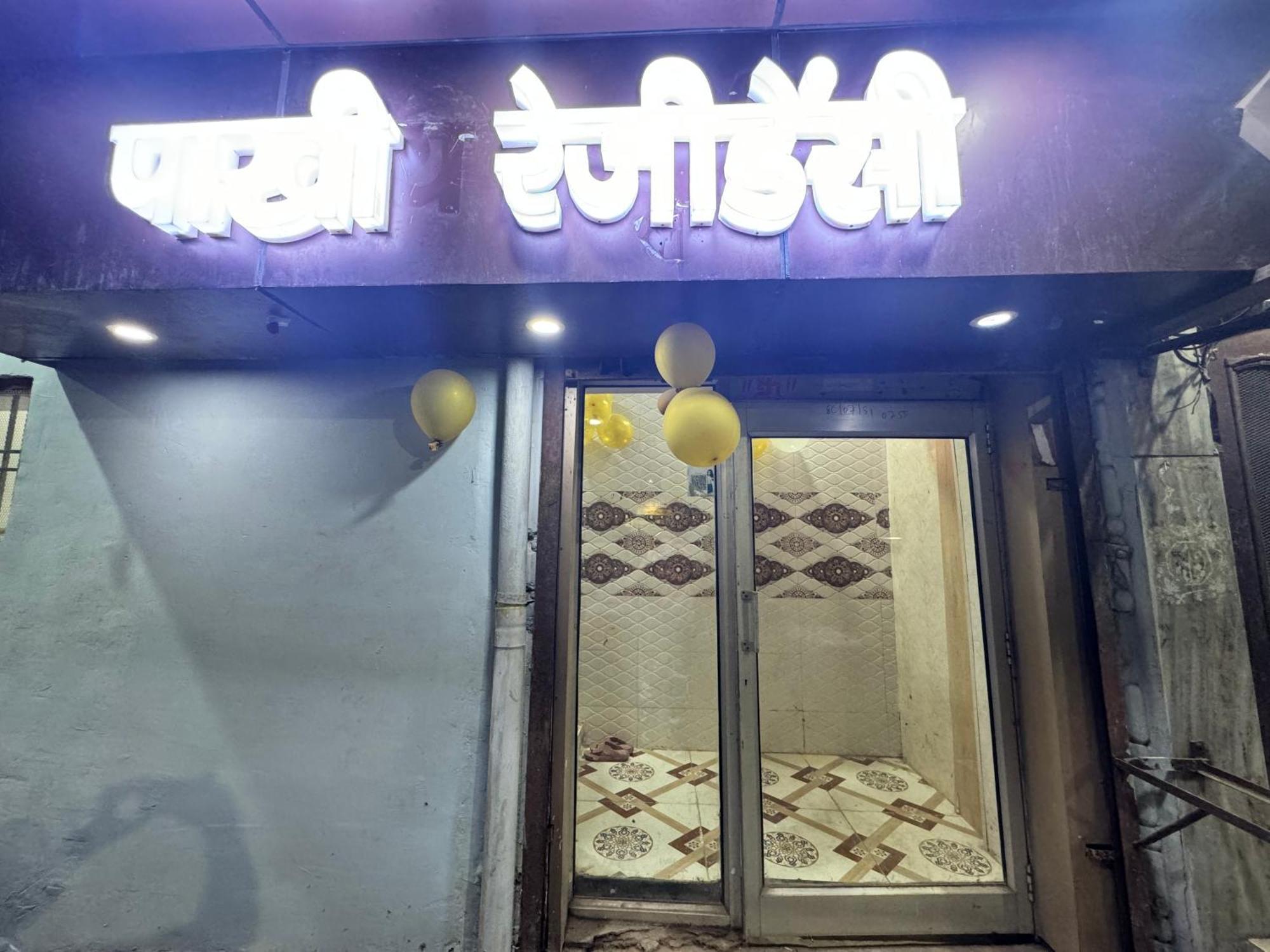 Pakhi Residency Hotel Vrindāvan Buitenkant foto