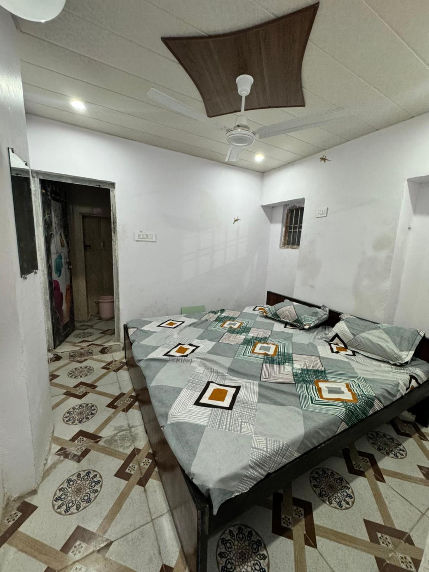 Pakhi Residency Hotel Vrindāvan Buitenkant foto