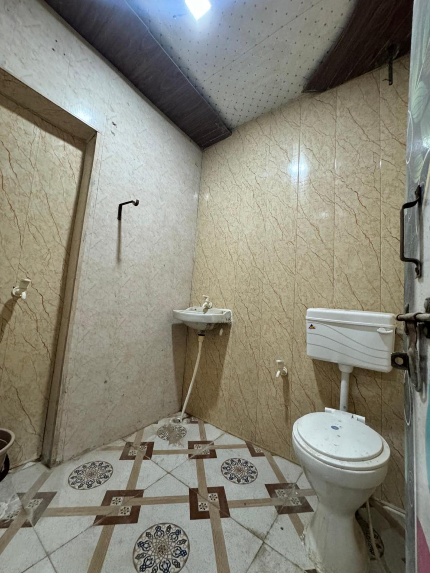 Pakhi Residency Hotel Vrindāvan Buitenkant foto