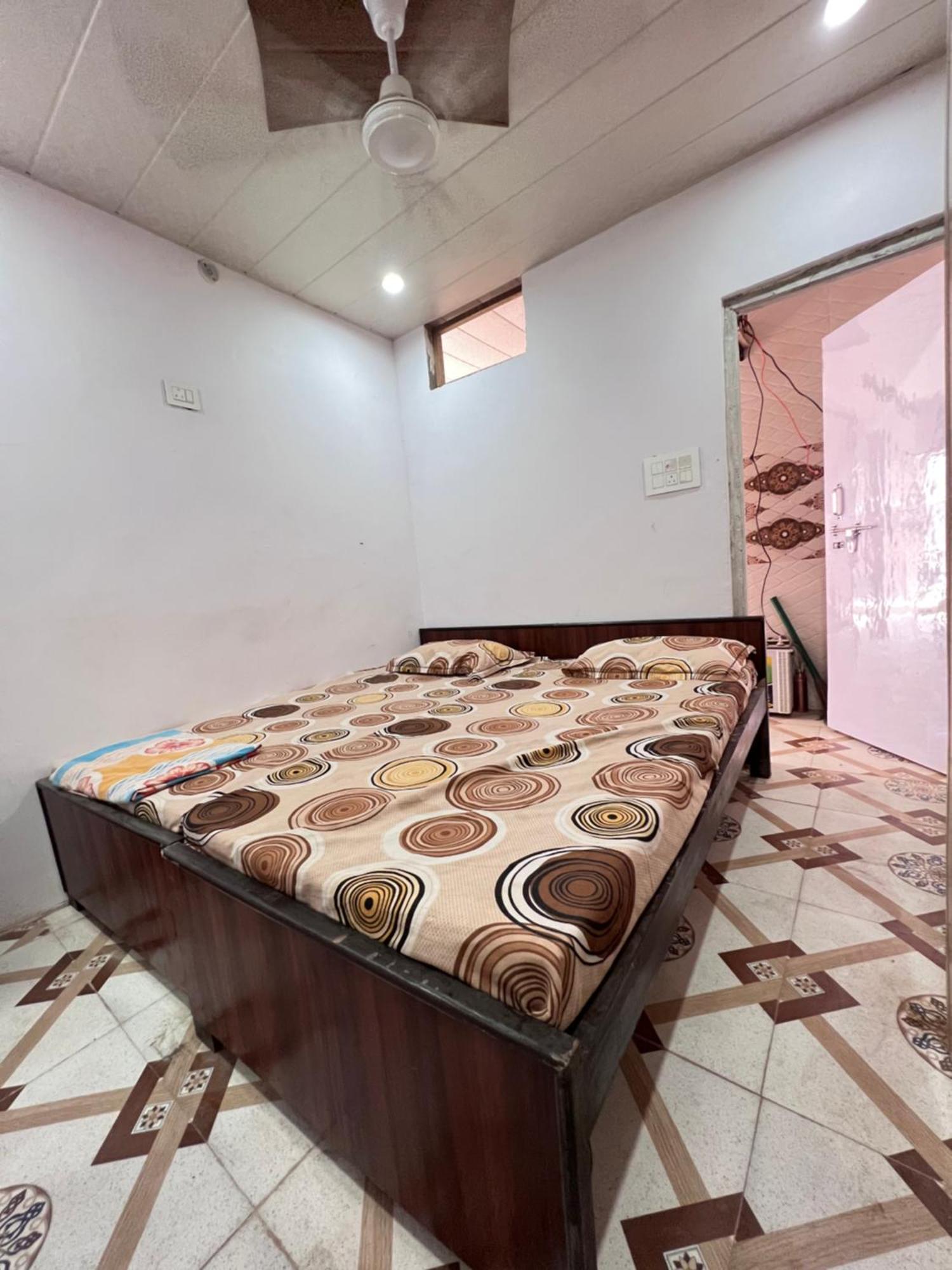 Pakhi Residency Hotel Vrindāvan Buitenkant foto