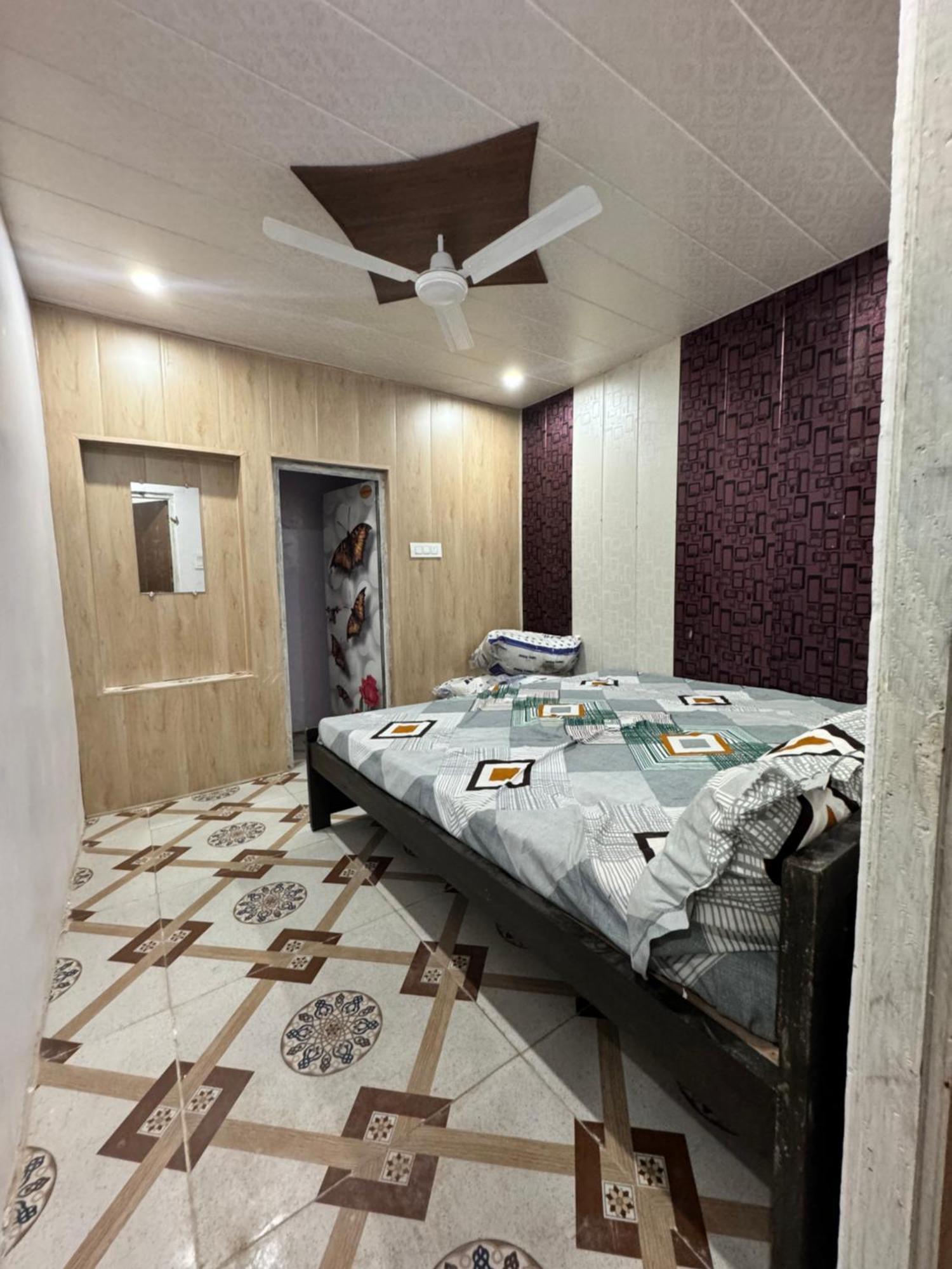 Pakhi Residency Hotel Vrindāvan Buitenkant foto